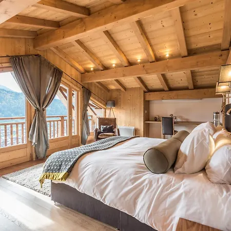 Chalet Omaroo - By Emerald *